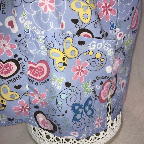 HQ Scrub Smell the flowers Hearts Butterflys Scrub No Size Tag 3 Pocket Raglan - Picture 10 of 11